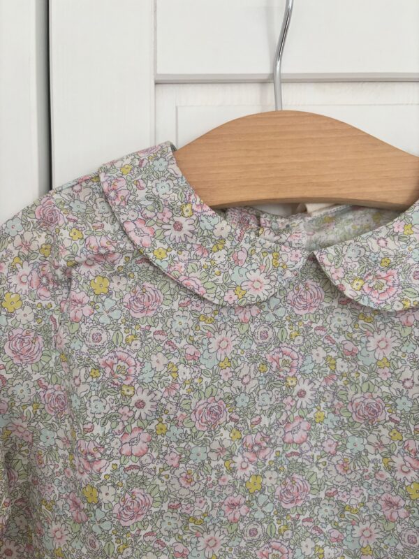 Camicia in cotone fantasia fiori con colletto tondo - immagine 3